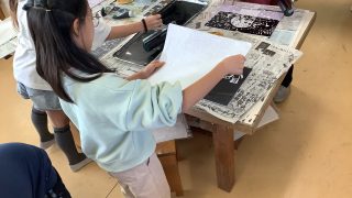 12/8 ほって すって 見つけて②（4年生図画工作） | 志木市立宗岡小学校